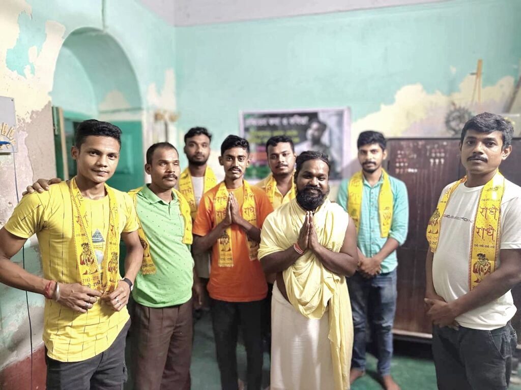 গুরু পূর্ণিমায় ঘরে ঘরে পুজো প্রেমের বাবা ঠাকুরের: বাওয়ালীতে গড়ে উঠছে এক ‘গুপ্ত বৃন্দাবন’….।