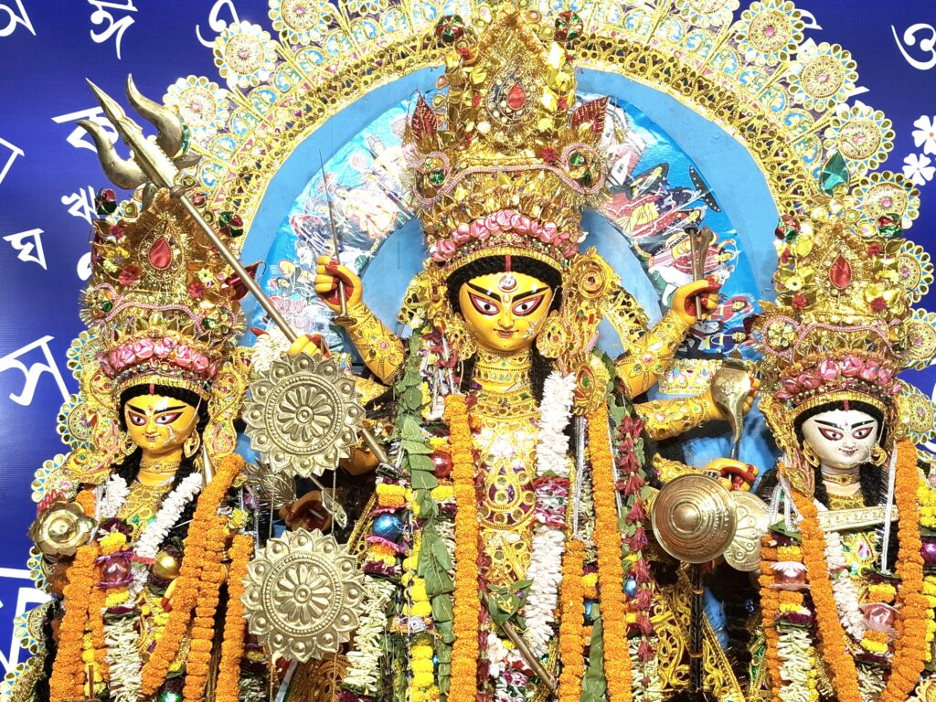 একটি পদ্মের অভাবে শ্রী রামচন্দ্র মায়ের কাছে নিজের নেত্র দিতে উৎগ্ৰীব হয়ে উঠেছিলেন..।