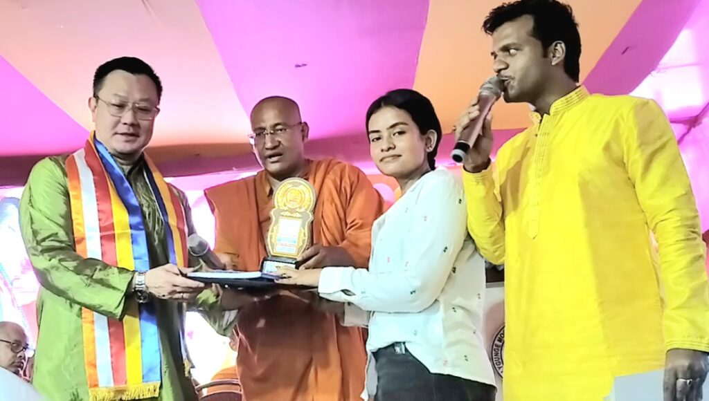 টালিগঞ্জে ম্যুর এভিনিউ বুদ্ধ সমিতির দানোত্তম কঠিন চীবর দানোৎসব অনুষ্ঠিত….।