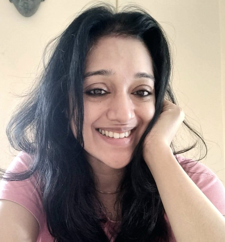 জানিনা কোনটা আসলে আমি, এটাই কি আমার হারিয়ে যাওয়া পাগলামি…।