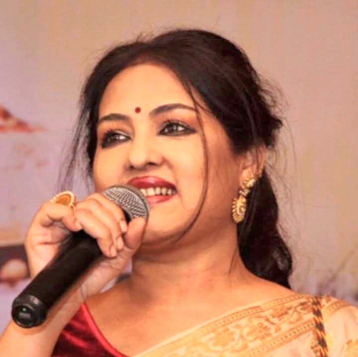 সংবাদ পাঠিকারা শুধু খবর পড়তেন না, তারা ছিলেন একেকজন রুচি, ভাষা আর ব্যক্তিত্বের বিদ্যালয়…।